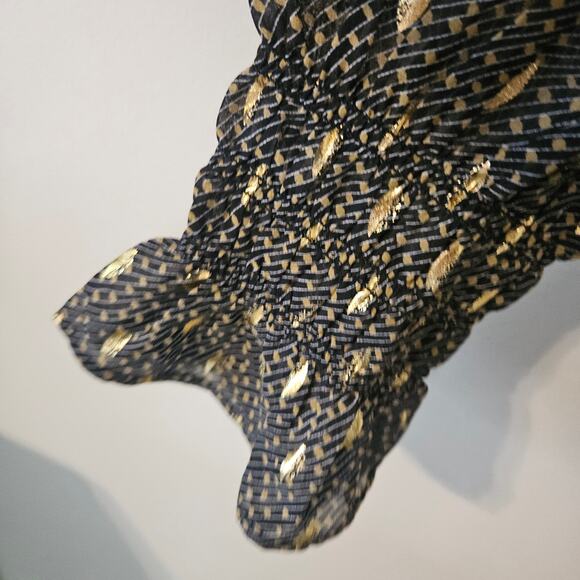 NWT Elan Metallic Foil Printed Smocked Blouse Sz Medium - Picture 7 of 14